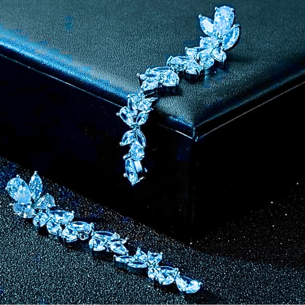 Crystal Chandelier Drop Earrings NWOT